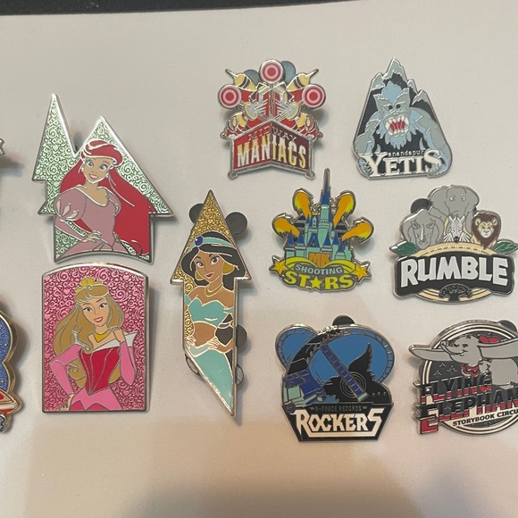 Custom Disney Pin bundle for @islandnami - Picture 4 of 6